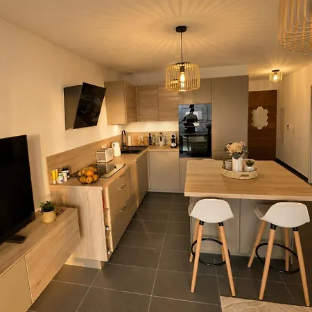 2 Bedroom With Sea View, Air-conditioned, 50 M Away Pietrosella